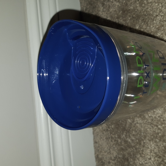 Party Cup with Lid!๐๐น๐ท - Picture 2 of 3